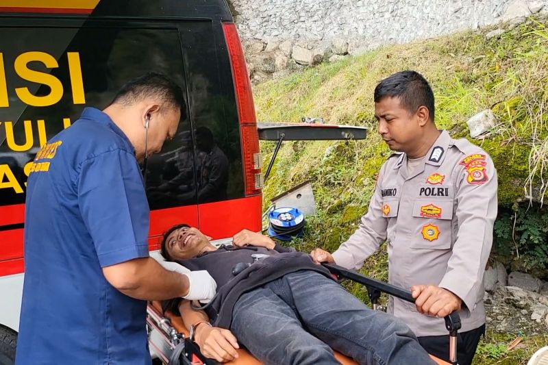 polres aceh tengah beri pelayanan kesehatan bagi wisatawan