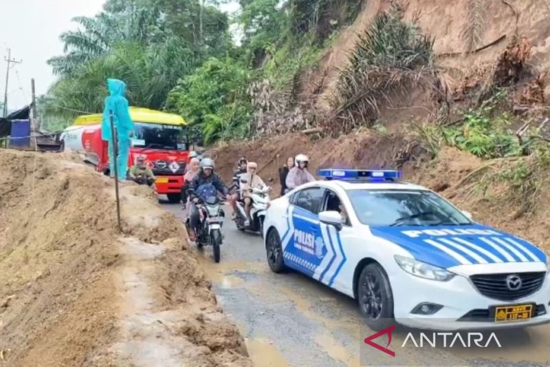 polres rejang lebong berlakukan sistem buka tutup di jalur longsor