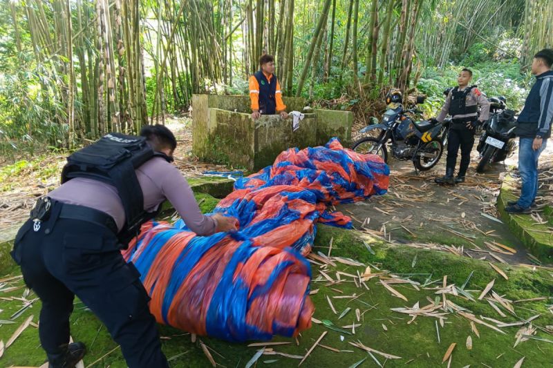 polres wonosobo amankan tiga balon udara diterbangkan secara liar