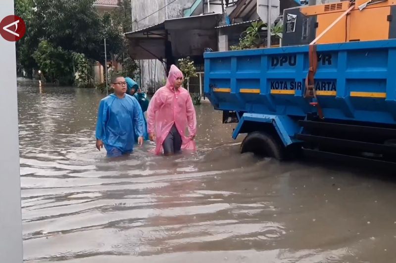 Ratusan rumah di Kecamatan Banjarsari Solo terendam banjir 1 ratusan rumah di kecamatan banjarsari solo terendam banjir