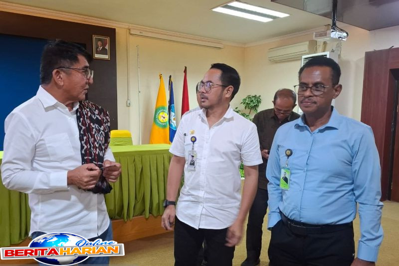 rektor undana terapkan kebijakan bersih sampah plastik di kampus