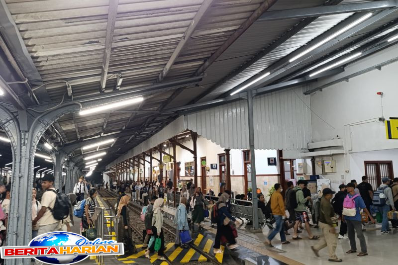 Lebih dari 400 Ribu Penumpang Gunakan Kereta di Daop 9 Saat Lebaran 1 sebanyak 409664 penumpang gunakan kereta di daop 9 saat lebaran