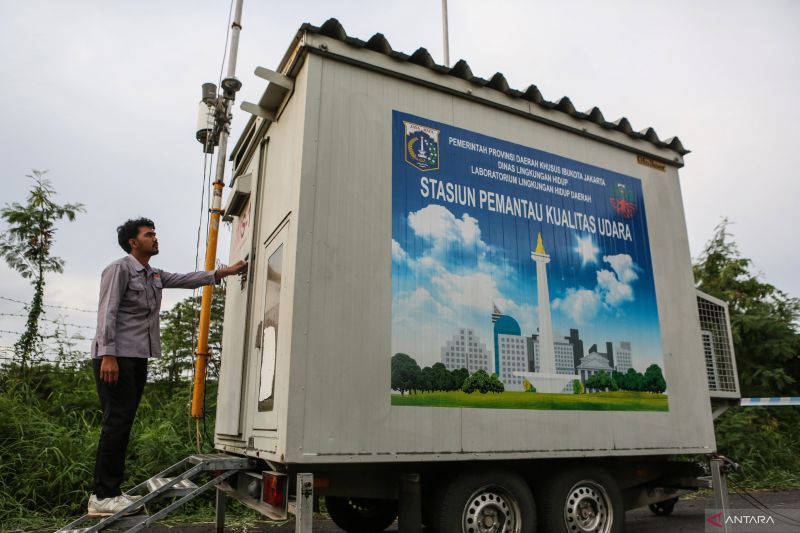 senin pagi kualitas udara jakarta tidak sehat bagi kelompok sensitif