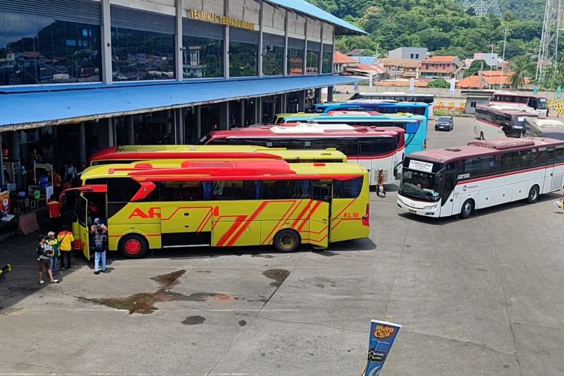 terminal terpadu merak siagakan 300 armada bus layani arus milir