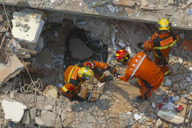 tim penyelamat china hong kong bergabung bantu korban gempa myanmar