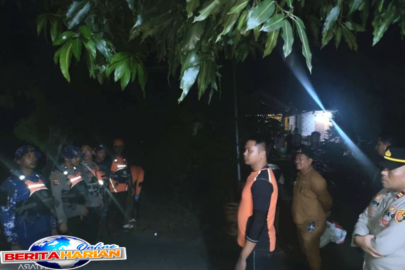 tim sar evakuasi 4 mahasiswa hanyut terjebak di hulu sungai bulawa