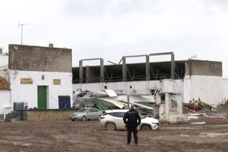 Tornado runtuhkan gudang pertanian di Spanyol, tiga tewas 1 tornado runtuhkan gudang pertanian di spanyol tiga tewas