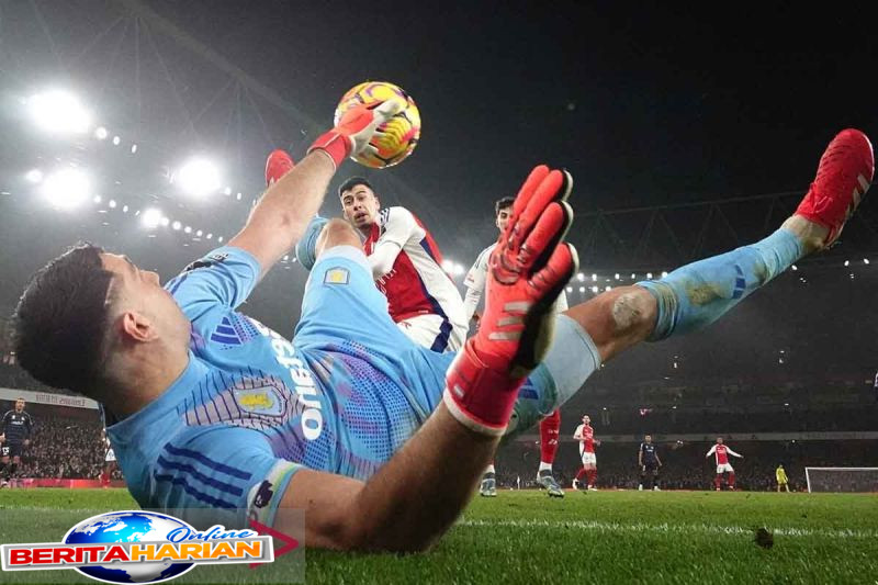 unai emery bela kelakuan nyeleneh kiper aston villa emiliano martinez