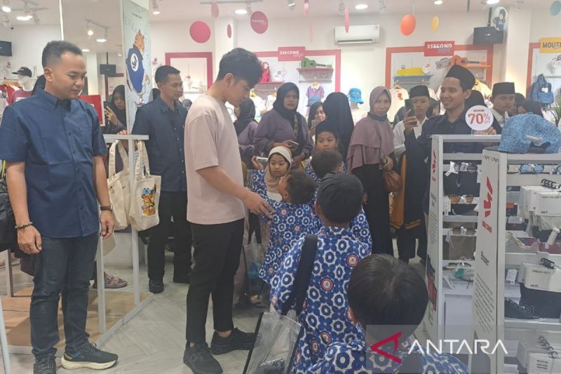 wapres gibran ajak anak yatim piatu belanja baju lebaran