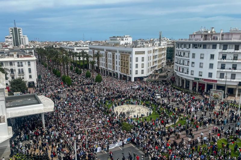 warga maroko gelar unjuk rasa di rabat protes serangan israel di gaza