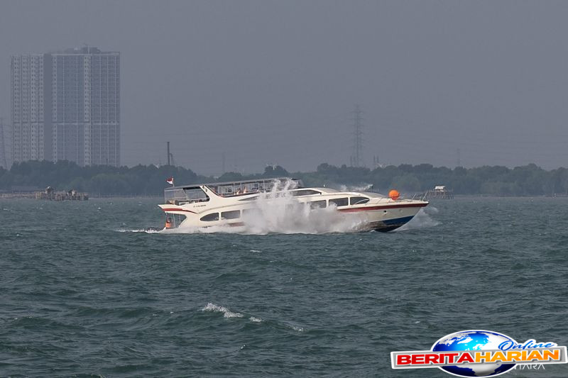 bmkg prakirakan sebagian jakarta berawan tebal padakamis pagi