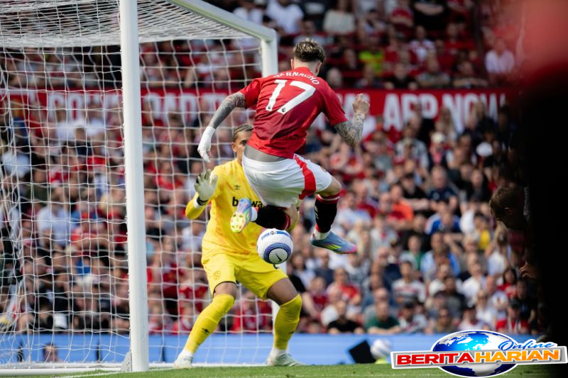 MU Terpuruk Kembali dengan Kekalahan 0-2 dari West Ham 1 dikalahkan west ham 0 2 mu gagal menang di tujuh laga liga