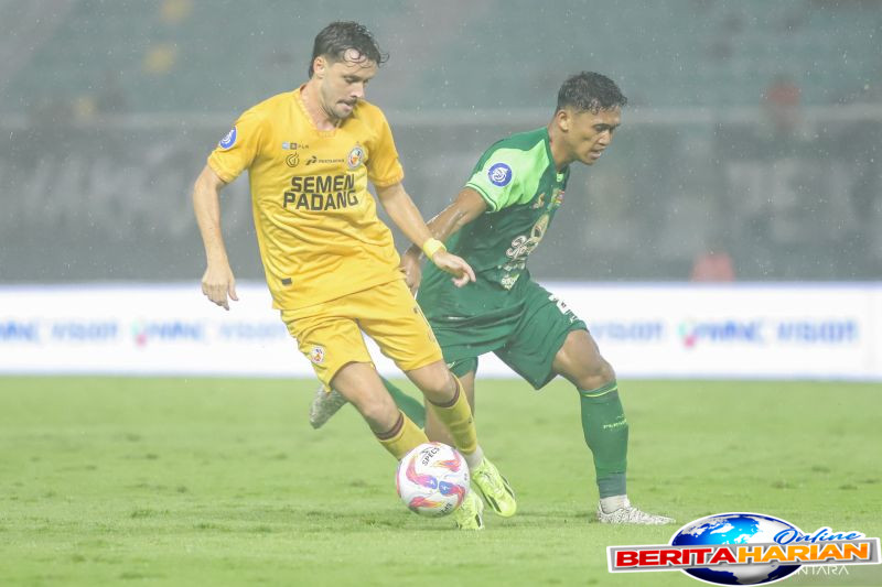 disiplin jadi kunci semen padang tahan imbang persebaya