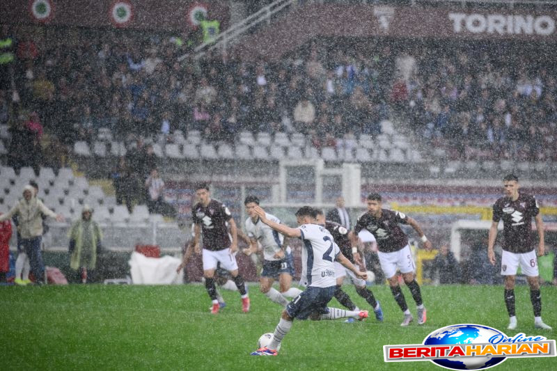 inter milan tempel ketat napoli seusai kalahkan torino 2 0