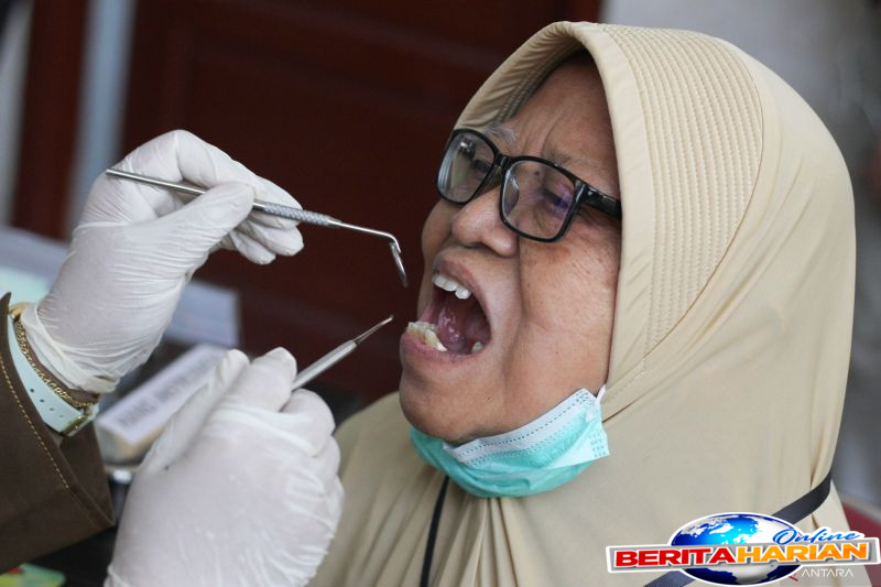 Tips Memelihara Kesehatan Gigi agar Tetap Utuh di Usia Senja 1 kiat jaga kesehatan gigi agar tidak ompong saat menua
