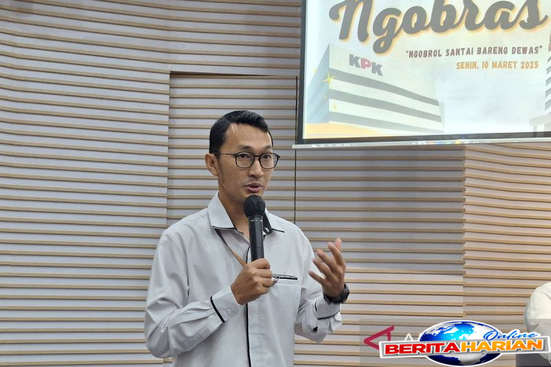 kpk panggil pensiunan pns usut kasus dugaan suap izin pltu cirebon