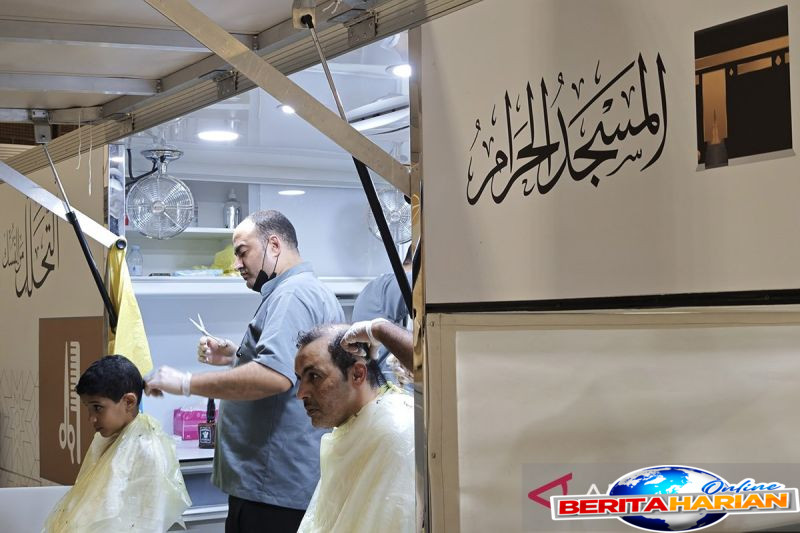 Layanan Pangkas Rambut Gratis di Masjidil Haram 1 layanan mobile jasa pangkas rambut gratis di masjidil haram