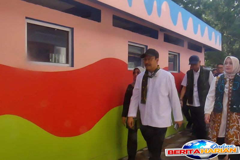 mensos tinjau sekolah rakyat 5 ribu anak telah mendaftar