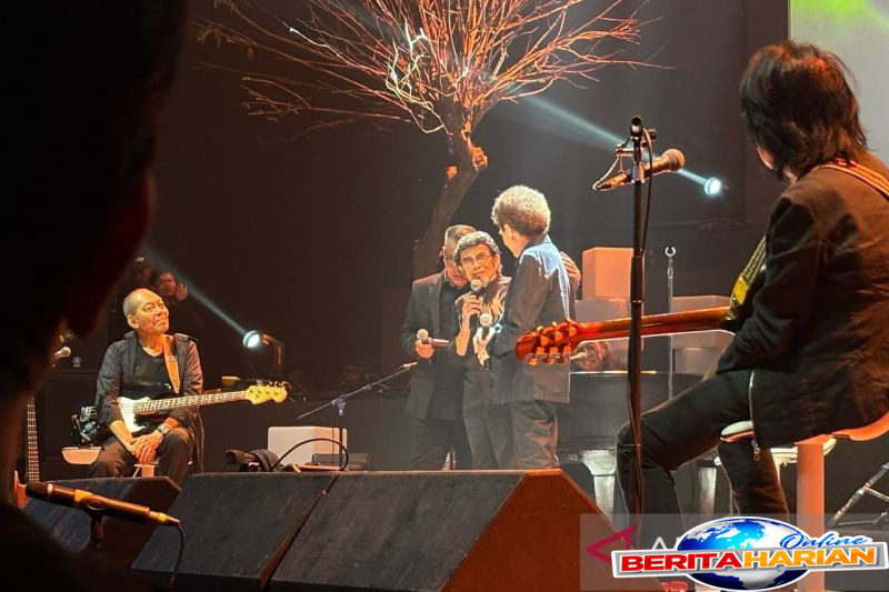 pedangdut rhoma irama kejutkan penonton pada konser god bless