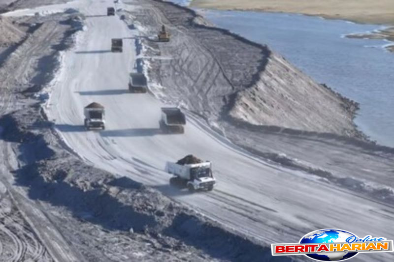 pertama di dunia 100 truk tambang bertenaga listrik bekerja otomatis tanpa dukungan manusia resmi beroperasi di huaneng yimin mine