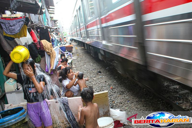 presiden berencana luncurkan program nasional sekolah rakyat dengan sistem asrama untuk anak keluarga tidak mampu
