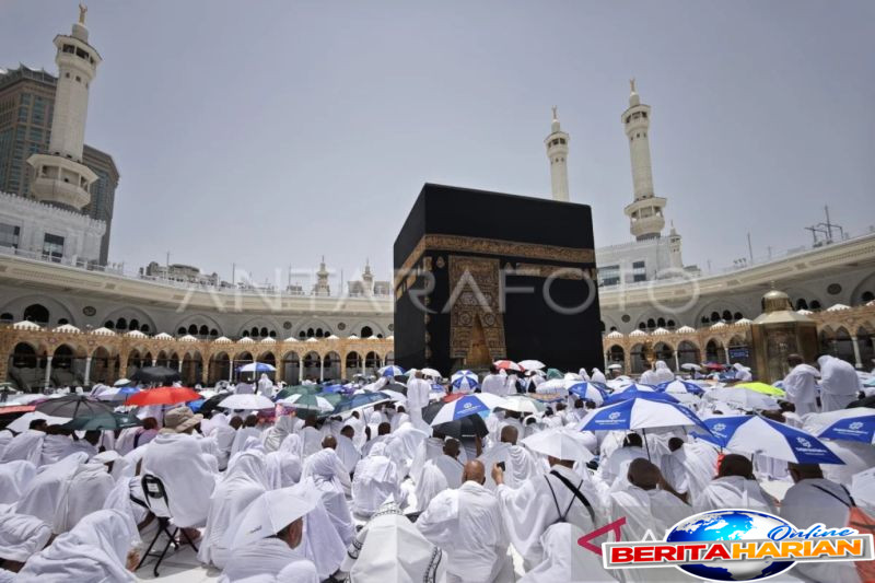 shalat jumat di masjidil haram jamaah diimbau berangkat lebih awal