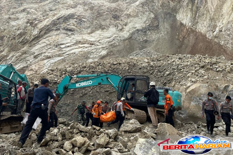 tni ad turunkan personel bantu evakuasi korban longsor gunung kuda