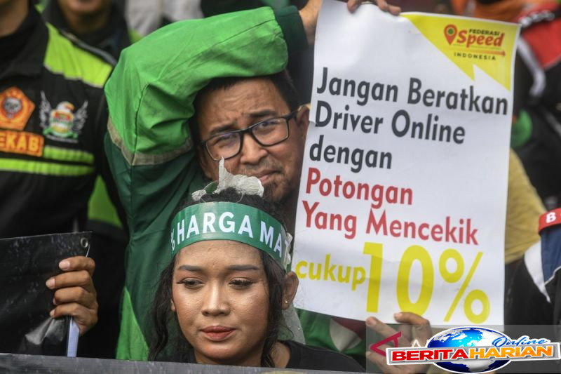 unjuk rasa ojek daring tuntut aplikator turunkan potongan komisi menjadi 10 persen