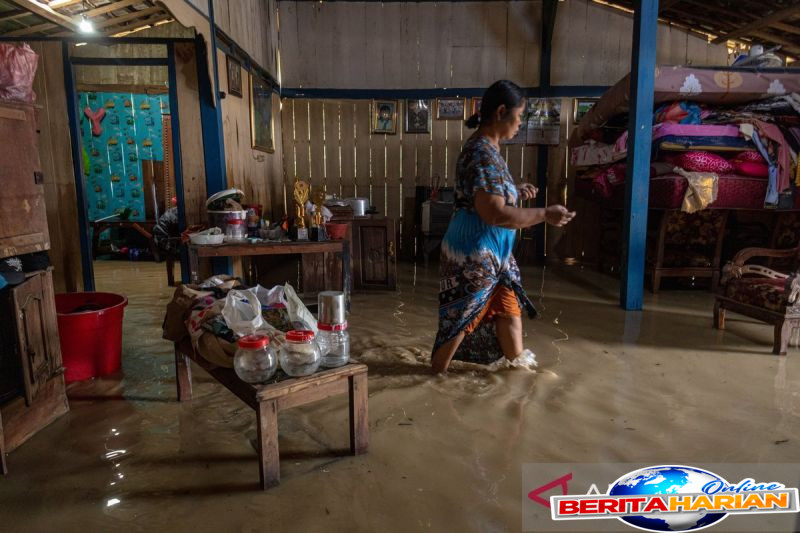 banjir akibat luapan sungai renggong di grobogan mulai surut 110 kk masih mengungsi
