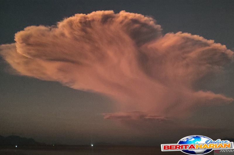 flores timur diguyur hujan pasir dan kerikil dari letusan lewotobi