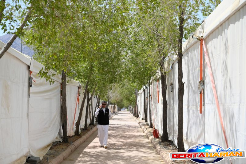 hampir dua juta muslim memulai ibadah haji di arab saudi