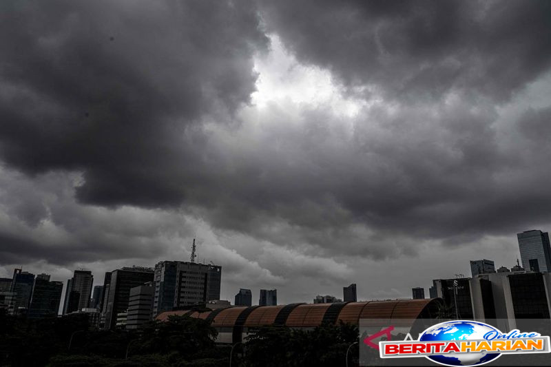 jakarta diperkirakan berawan tebal hingga minggu siang