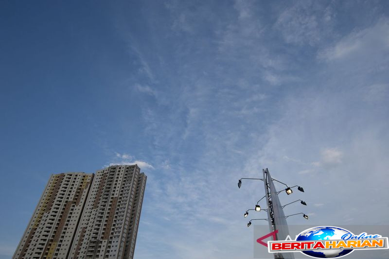jakarta diprakirakan berawan tebal pada senin pagi