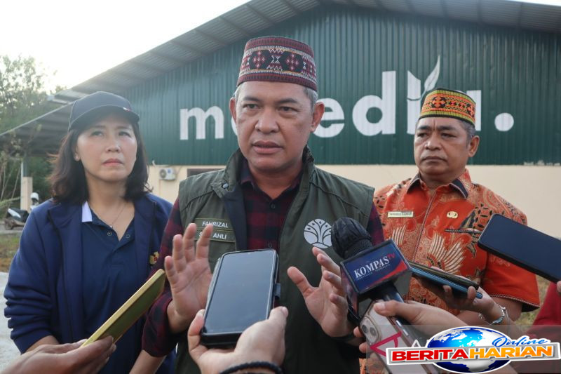 kemenhut rencana bangun pagar di tnk cegah konflik warga dengan komodo