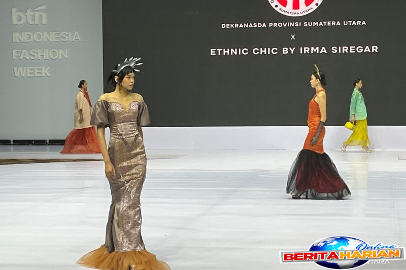 Koleksi Pakaian dari Wastra Karo Dipamerkan di IFW 2025 3 koleksi busana dari wastra karo ditampilkan di ifw 2025