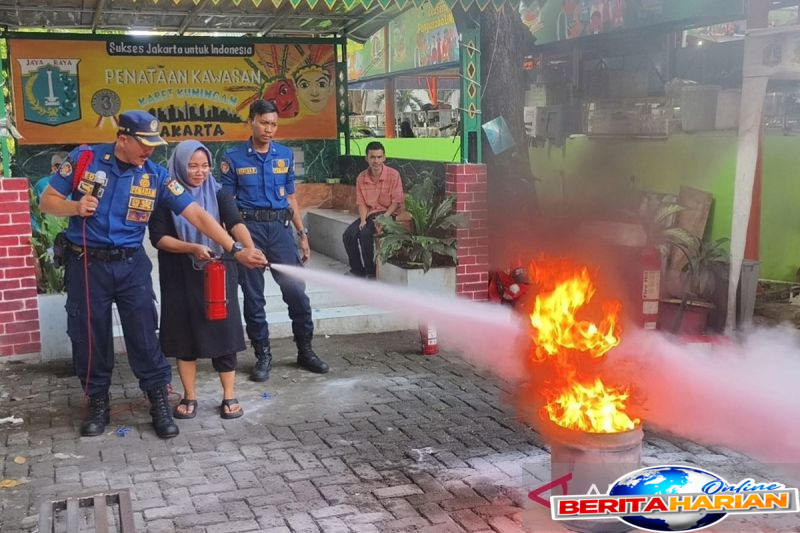 masuk zona merah pemkot jaktim wajibkan satu rumah satu apar