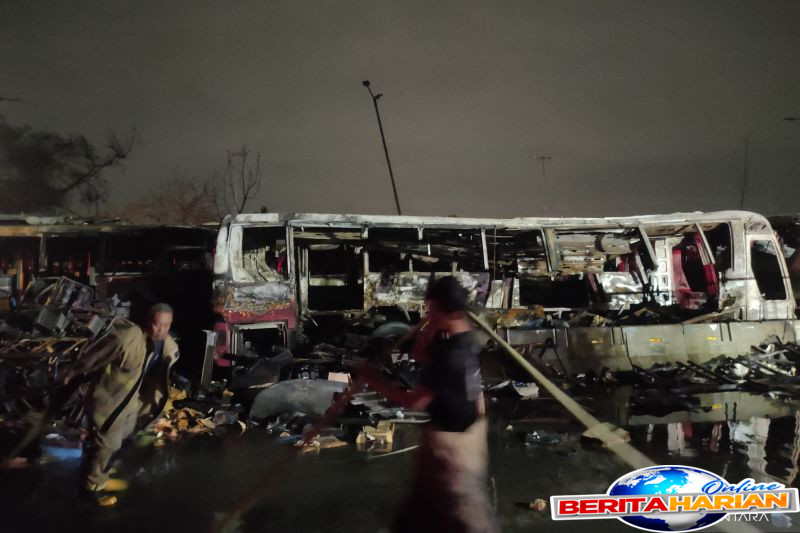 pemilik warung melarikan diri saat kebakaran area terminal rawa buaya