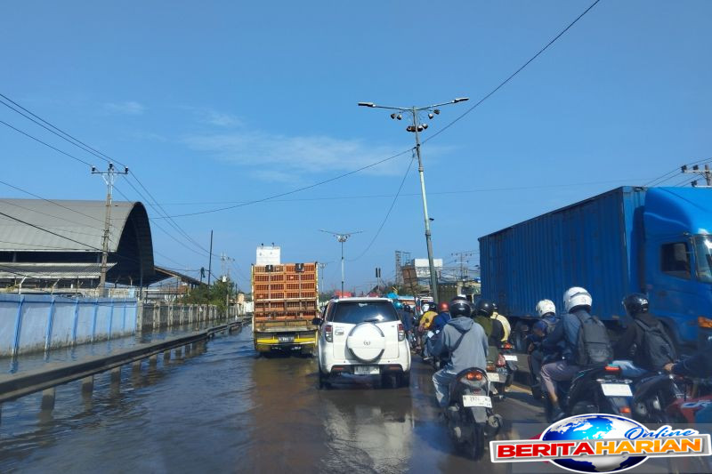 pemkab warga demak datangi kementerian pu agar rob segera ditangani