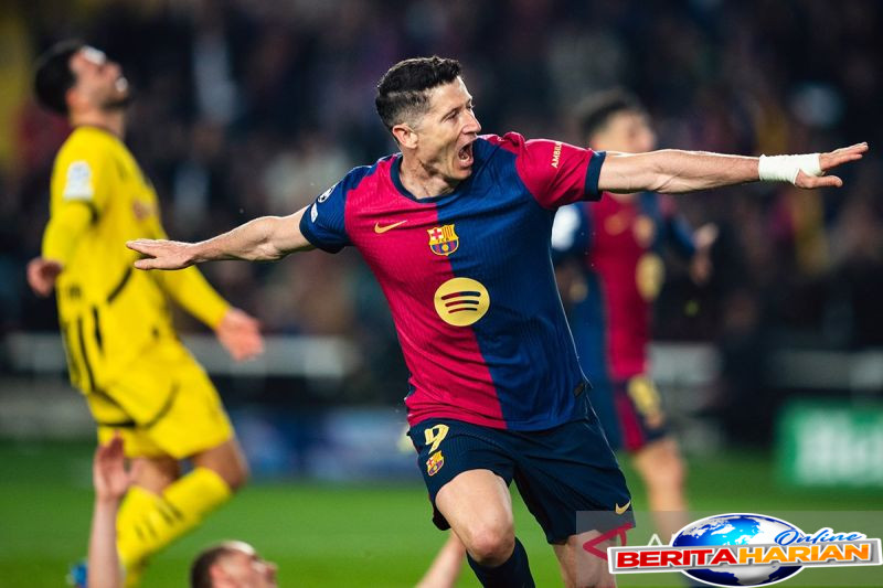 robert lewandowski tegaskan masih bermain untuk barcelona musim depan