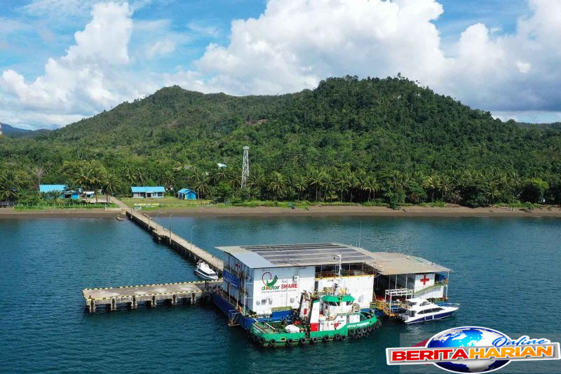 rumah sakit terapung rs kapal nusa waluya ii siap melayani 4000 pasien di pulau waigeo utara