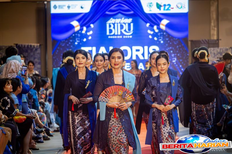 simak kembali warta soal ahmad dhani rekor swarna biru