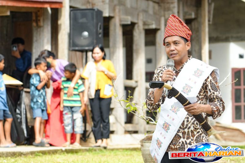 terima gelar adat toraja menhut komitmen jalankan amanat kehutanan