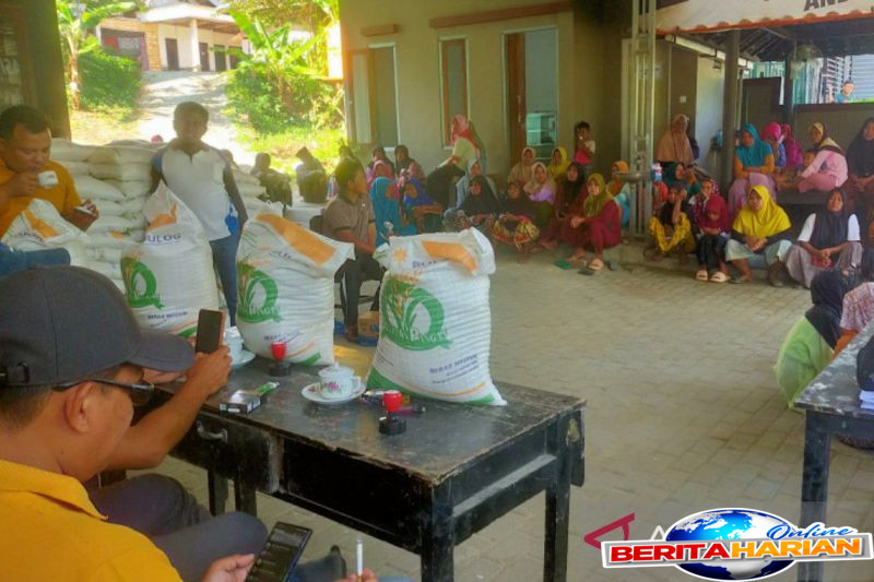 411131 warga madura terima bantuan pangan pemerintah