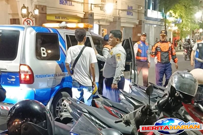 atasi kemacetan pemkot surabaya tata ulang parkir di jalan tunjungan