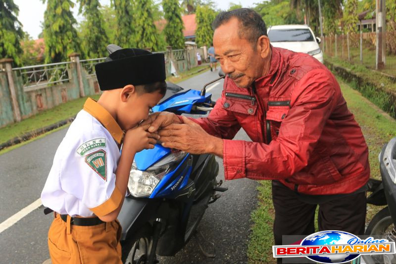 Keterlibatan Ayah dalam Pengasuhan Mendorong Kepercayaan Diri dan Keberanian Anak 1 ayah terlibat pengasuhan membuat anak percaya diri dan berani