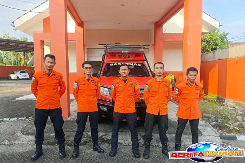 basarnas jember bantu cari penumpang kapal tenggelam di selat bali