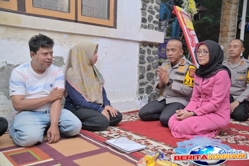 Kapolri Anugerahkan Kenaikan Pangkat Anumerta untuk Bripka Cecep 1 kapolri beri kenaikan pangkat anumerta kepada bripka cecep