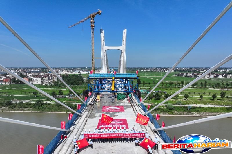 melihat pembangunan jembatan kabel pancang sungai yinjiang di china