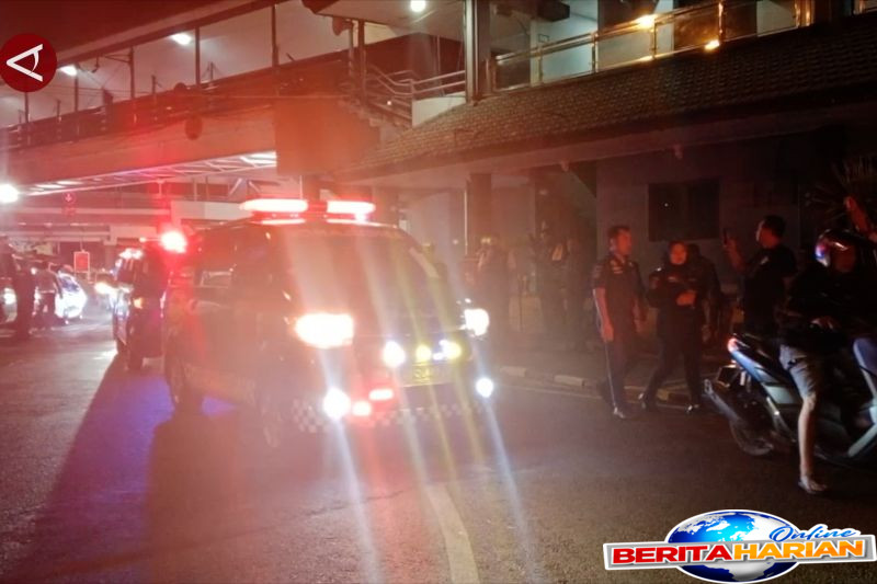 menhub serahkan 6 jenazah korban kapal tenggelam ke pihak keluarga