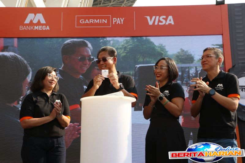 Nasabah Bank Mega Dapat Bertransaksi dengan Jam Garmin di EDC 1 nasabah bank mega kini bisa transaksi lewat tap jam garmin ke edc